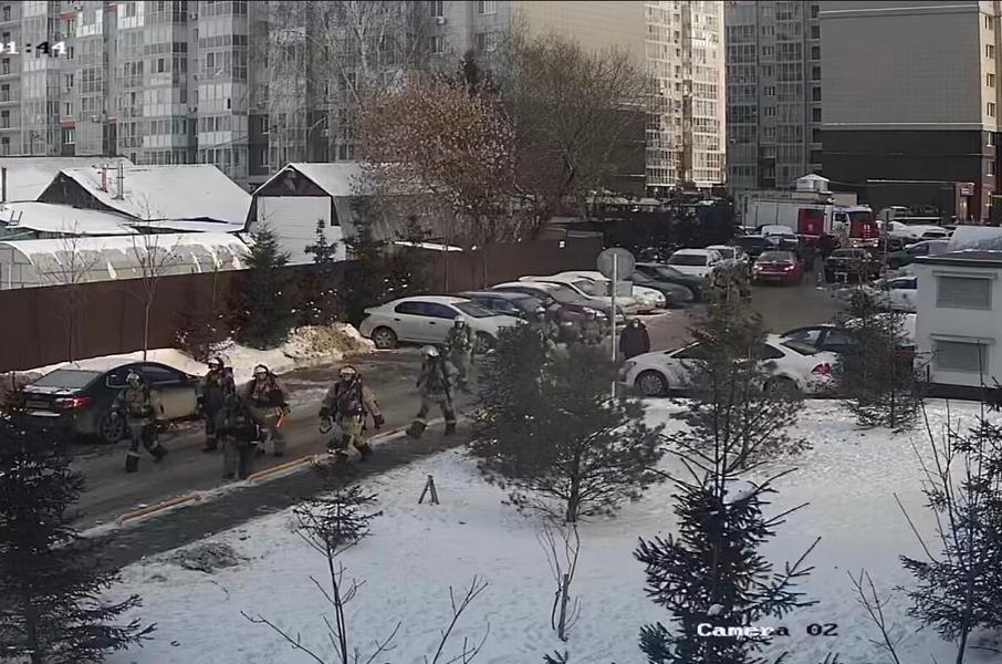 «Нам даже не на кого подать в суд»: жителей ЖК «Романтика» замуровали в собственном дворе