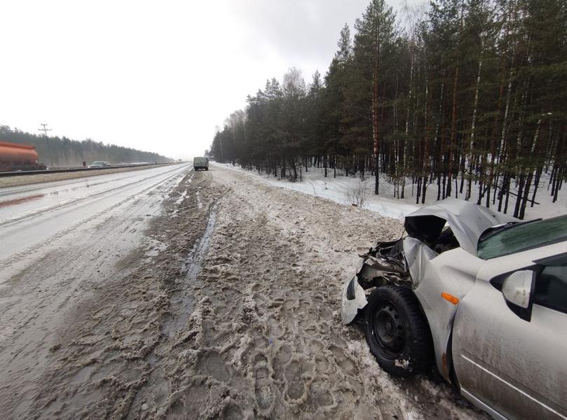 Под Елабугой водитель «Гранты» переломал кости, столкнувшись с «УАЗом»