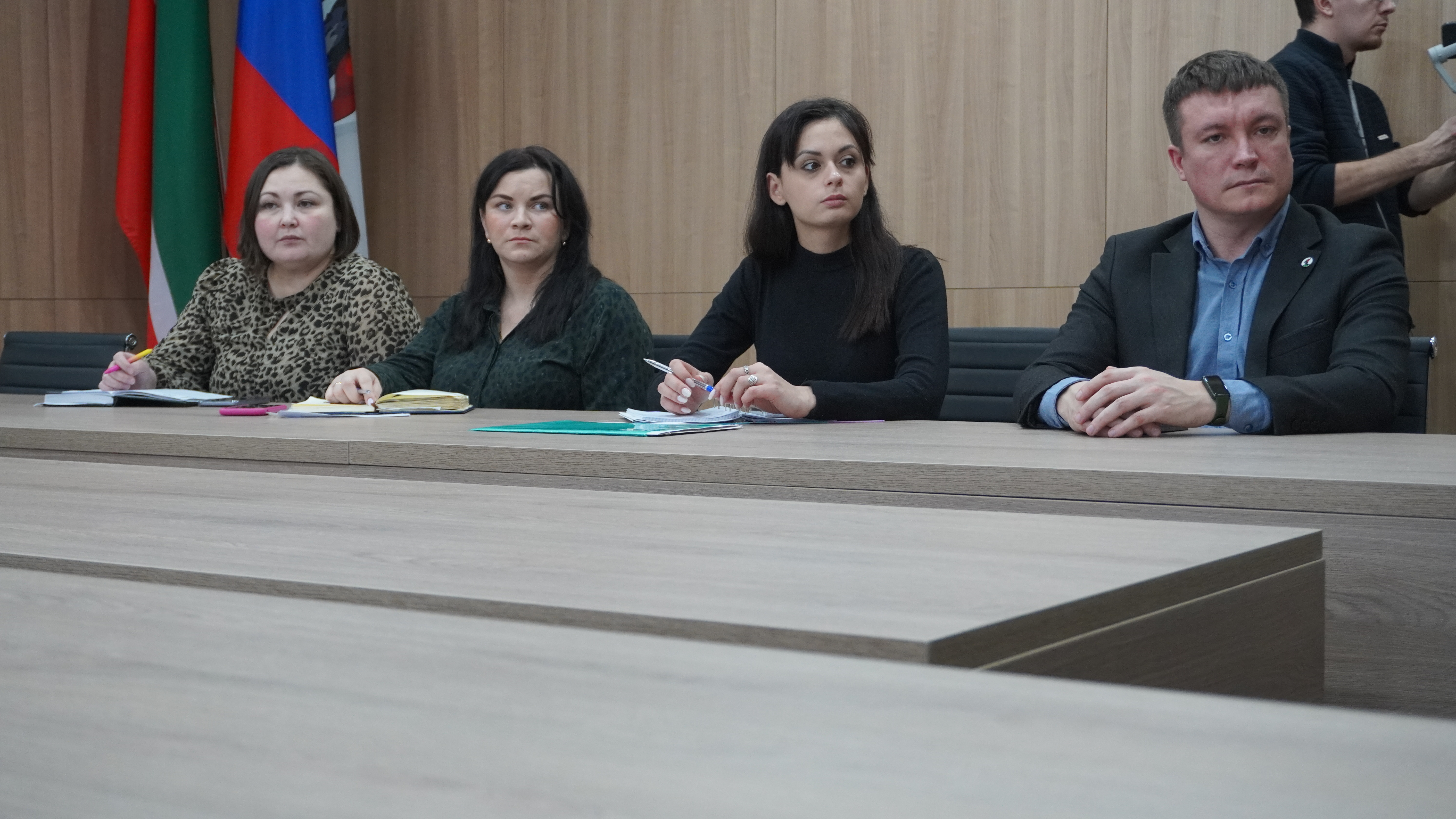 «Кто занимается спортом, у них времени на клубы не хватает»: Надир Курамшин обсудил с журналистами волнующие елабужан проблемы