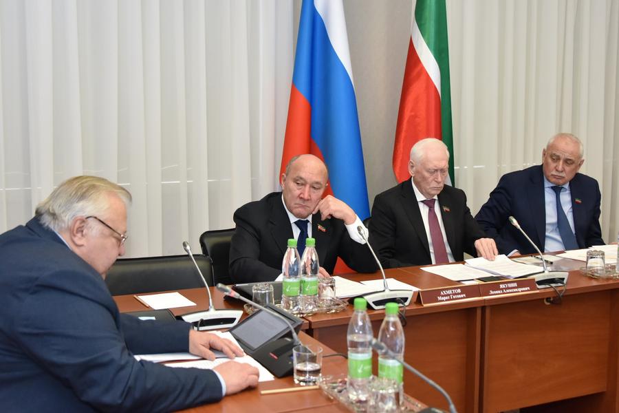 «Неприглядное общежитие, старая техника, коммуникации. Тут тревогу надо бить уже!»: депутаты Госсовета озаботились состоянием татарстанских колледжей