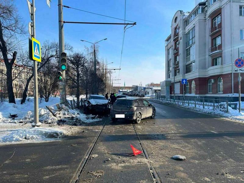 В Казани лишенный прав водитель устроил массовую аварию,