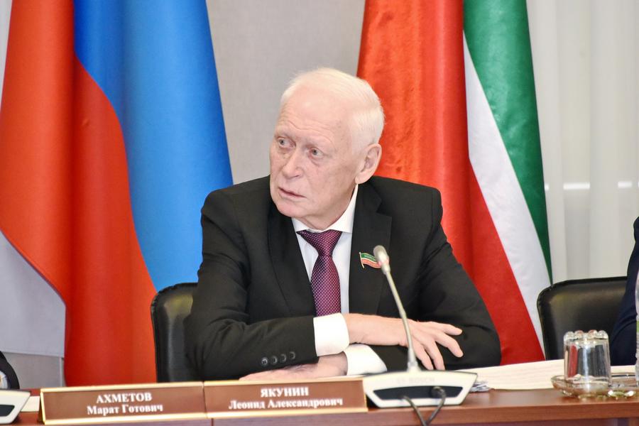 «Неприглядное общежитие, старая техника, коммуникации… Тут тревогу надо бить уже!»: Депутаты Госсовета озаботились состоянием татарстанских колледжей