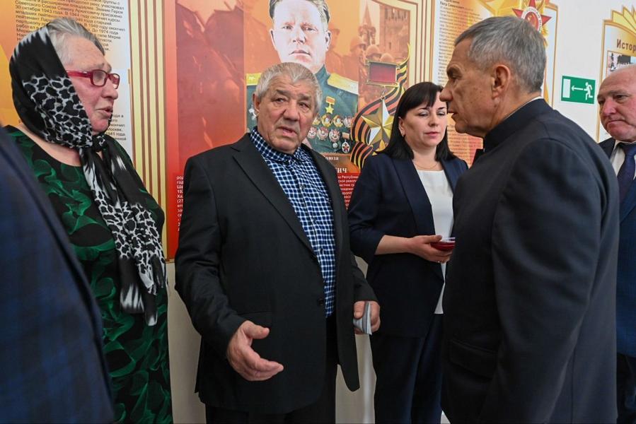 Минниханов вручил Орден Мужества вдове погибшего на Украине татарстанца