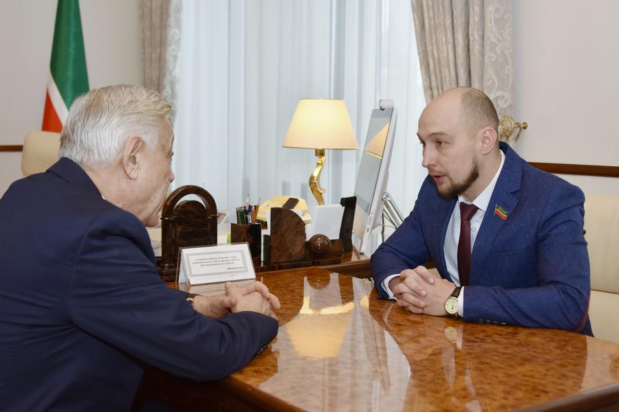 Фарид Мухаметшин встретился с боевым депутатом из Татарстана Эдуардом Шарафиевым, вернувшимся домой из зоны СВО