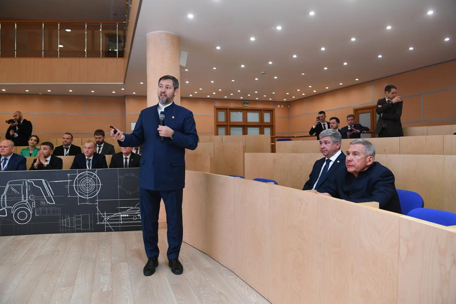 Дефицит кадров, возрождение отечественного станкостроения и бардак в столовых: Какие задачи стоят перед промышленностью Татарстана Дефицит кадров, возрождение отечественного станкостроения и бардак в столовых: Какие задачи стоят перед промышленностью Татарстана