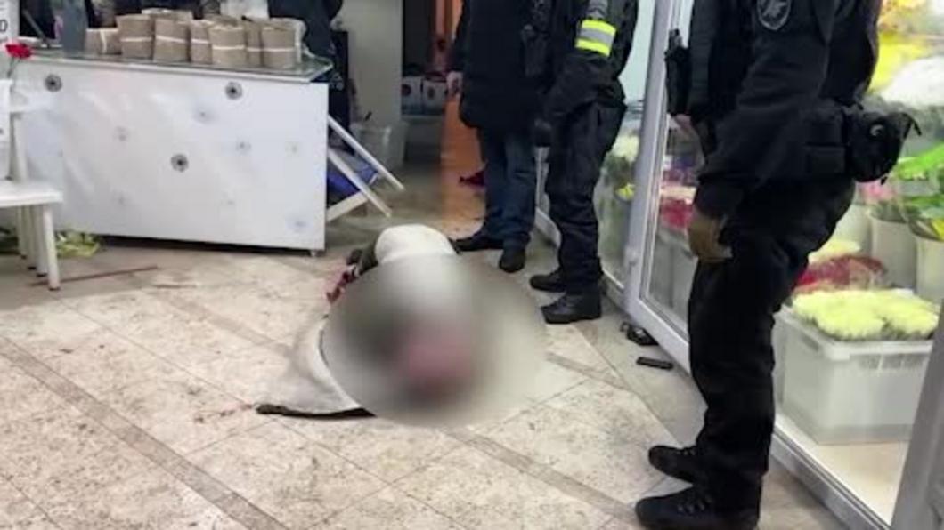 Прокуратура опубликовала видео с места взятия заложников в цветочном магазине Москвы