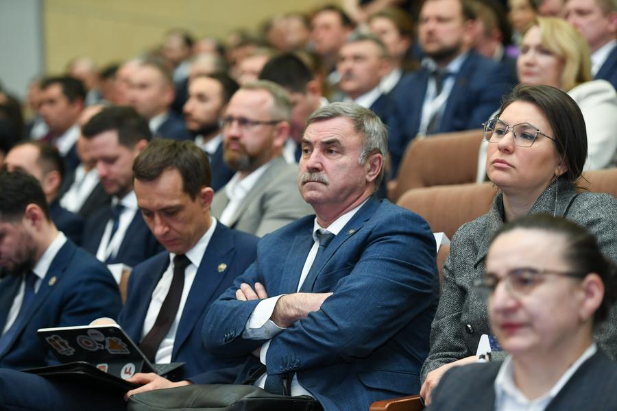 Дефицит кадров, возрождение отечественного станкостроения и бардак в столовых: Какие задачи стоят перед промышленностью Татарстана Дефицит кадров, возрождение отечественного станкостроения и бардак в столовых: Какие задачи стоят перед промышленностью Татарстана