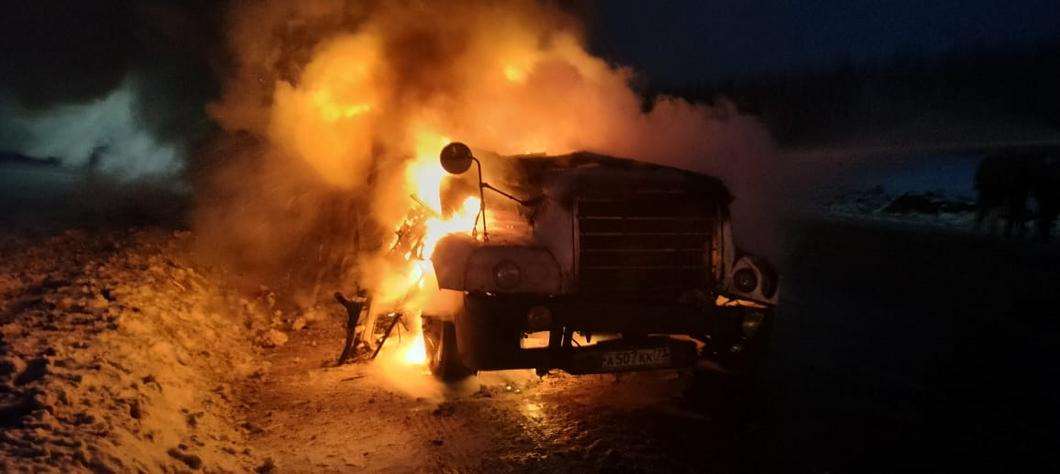 На трассе в Нижнекамском районе вспыхнула фура