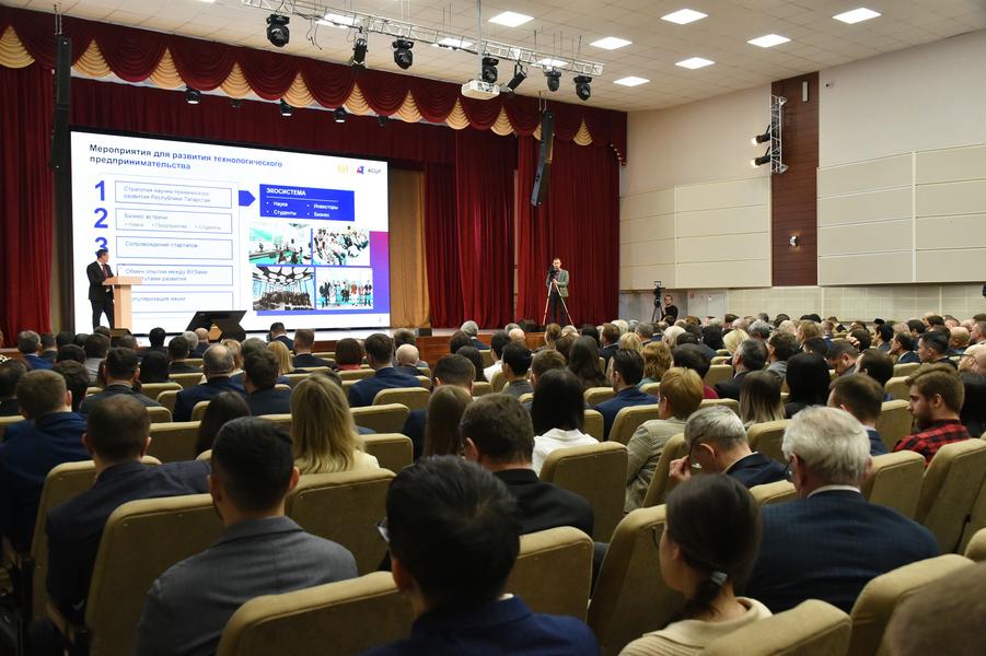 «Будущее за людьми, которые хотят что-то изменить»: Татарстан интегрирует науку и бизнес