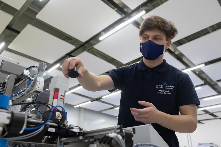 «Неприглядное общежитие, старая техника, коммуникации… Тут тревогу надо бить уже!»: Депутаты Госсовета озаботились состоянием татарстанских колледжей