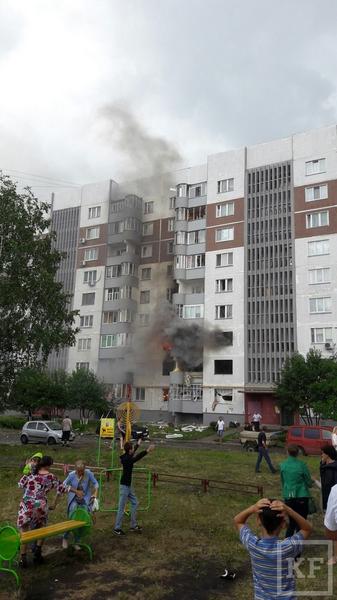 МЧС: из горящего в Набережных Челнах дома эвакуировали 104 человека, в том числе неходячую девочку