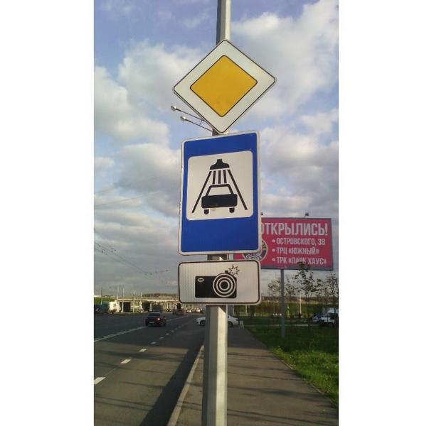 Езда по дорожным знакам в Казани бессмысленна и опасна. Исполком признался, что на их правильную установку у городских властей нет денег