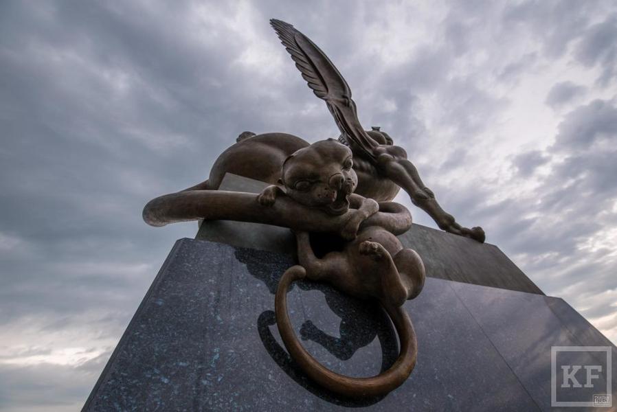 Скульптуры барсов и зилантов Даши Намдакова в Казани установлены незаконно, но самим статуям ничего не угрожает 