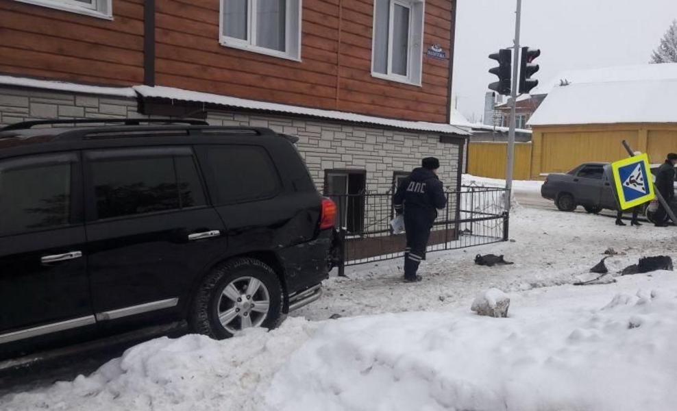 Жителя Татарстана доставили в реанимацию после страшного ДТП