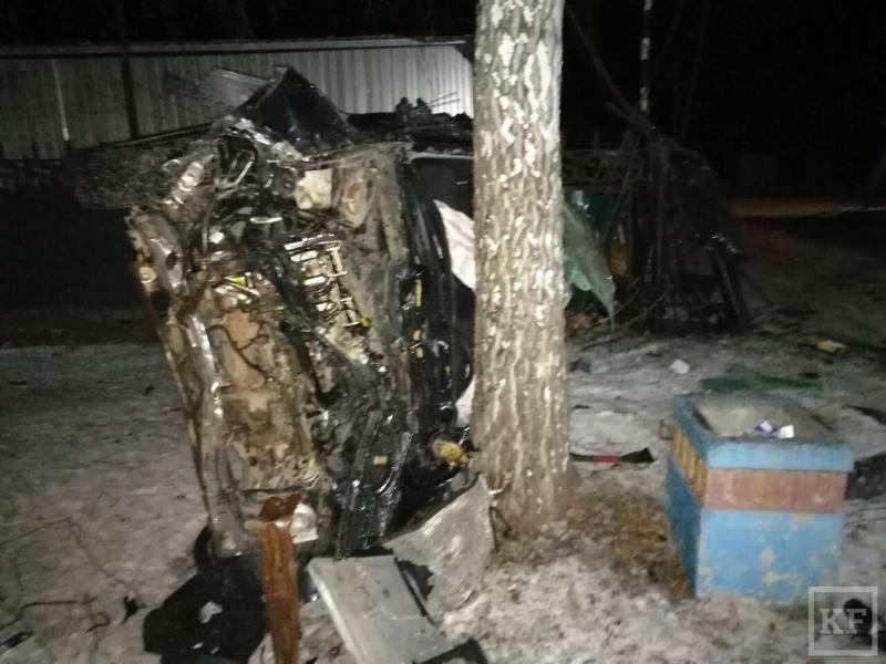 Пьяный водитель без прав в Нижнекамске врезался в забор