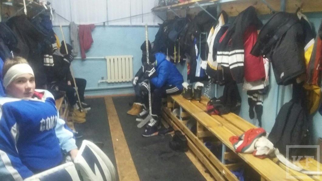 В Лениногорске предприниматель пытается отсудить подвал в принадлежащем ему здании. Там располагается  детский хоккейный клуб, и родители воспитанников боятся, что он их выселит