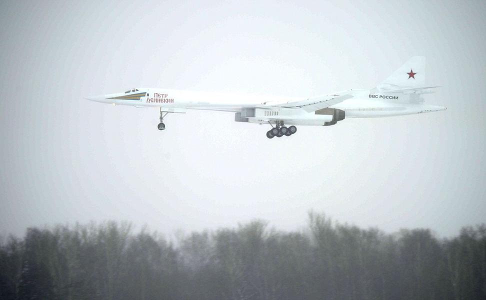 ​Путину в Казани показали испытательный полет ракетоносца Ту-160М