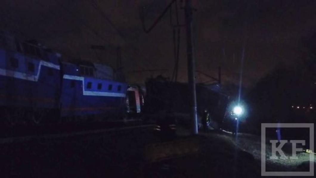 Поезд Москва-Брест столкнулся с электричкой, десятки человек пострадали