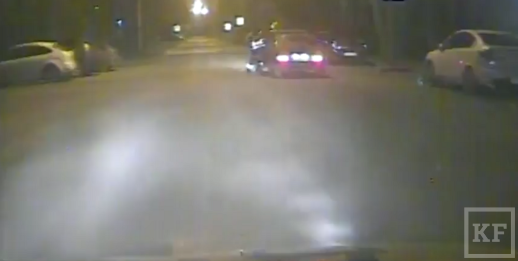 Пьяный водитель «девятки» протащил полицейского по дороге и врезался в «КАМАЗ»