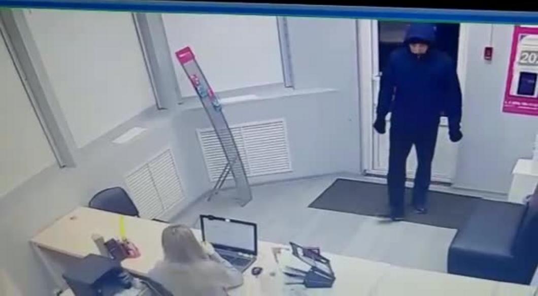 Грабитель-неудачник в Нижнекамске вместо денег украл из офиса микрозаймов муляж