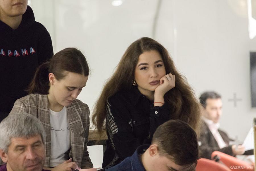 «Нужно не стесняясь и не жадничая практиковать комплименты в адрес коллег» «Нужно не стесняясь и не жадничая практиковать комплименты в адрес коллег»