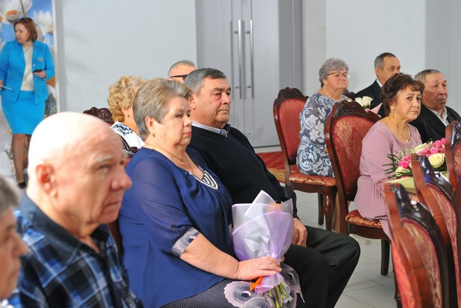 Убыль населения сталкивает Казань и Челны в демографическую яму Убыль населения сталкивает Казань и Челны в демографическую яму