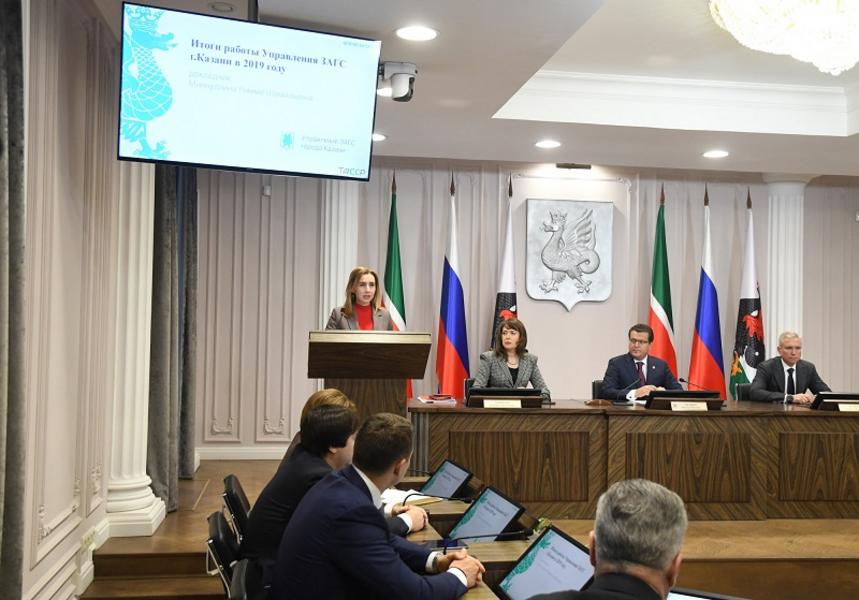 Убыль населения сталкивает Казань и Челны в демографическую яму Убыль населения сталкивает Казань и Челны в демографическую яму