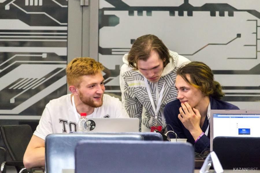 «Нужно не стесняясь и не жадничая практиковать комплименты в адрес коллег» «Нужно не стесняясь и не жадничая практиковать комплименты в адрес коллег»