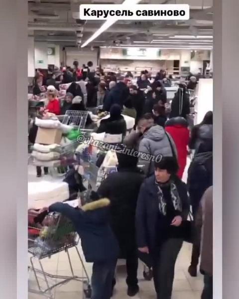 Жители Казани устроили давку из-за скидок в супермаркете