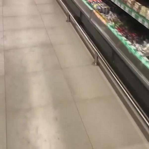 Покупатели в казанском супермаркете на видео сняли жирную крысу