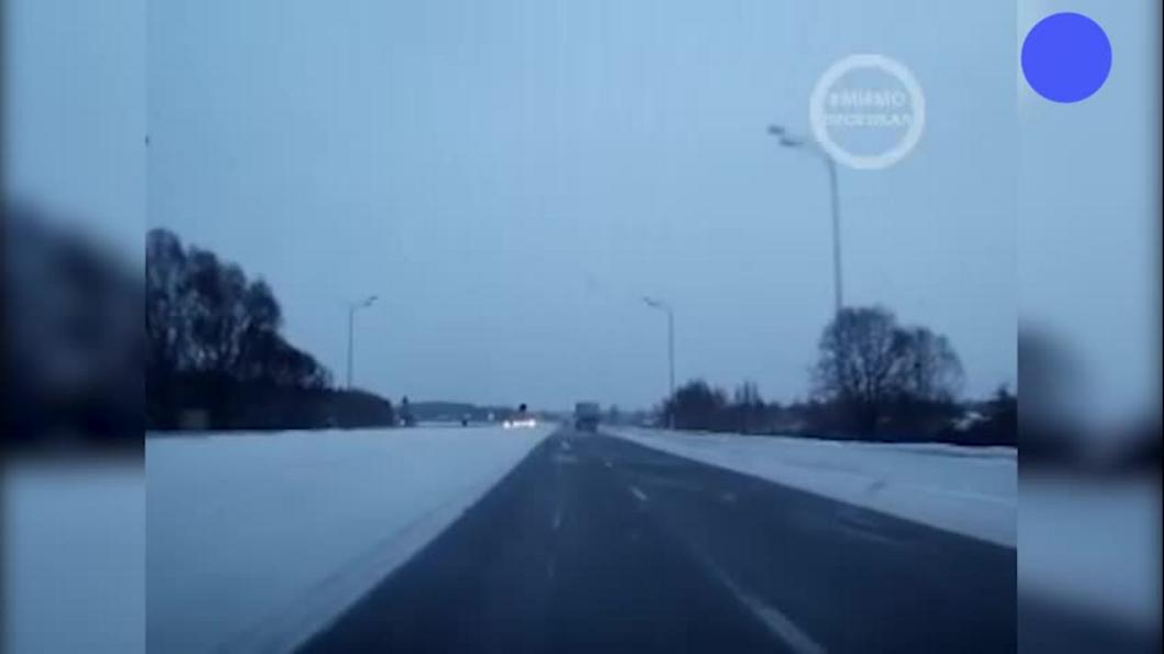 Момент чудесного спасения от ДТП на трассе под Казанью попал на видео