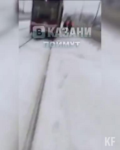 В Казани трамвай «зажевал» пенсионерку: ее госпитализировали с травмой головы
