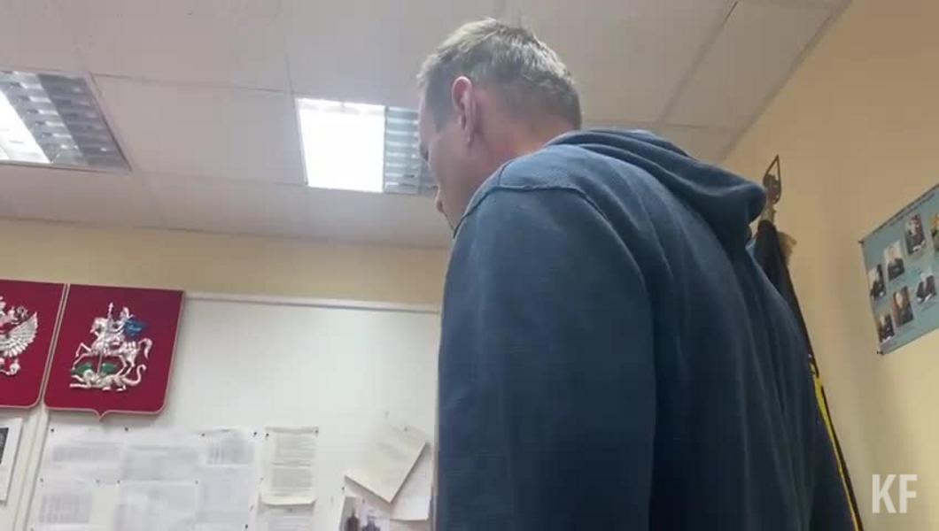 Навального арестовали на 30 суток из-за неявки во ФСИН по делу «Ив Роше»