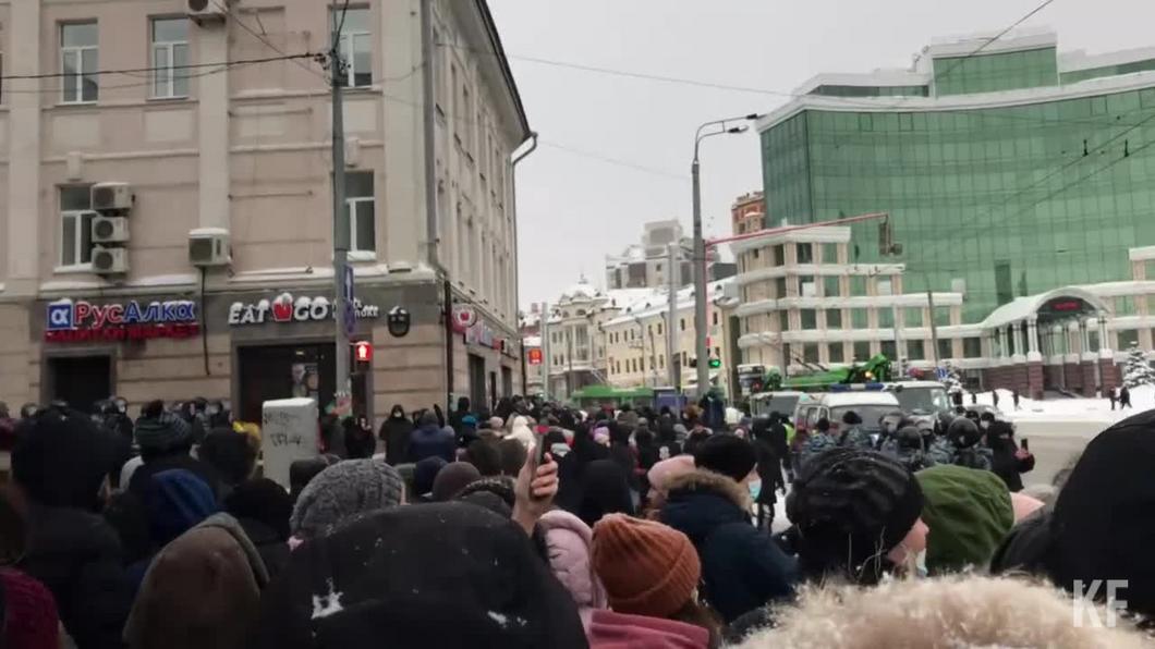 Участники шествия в Казани направились к Площади Свободы