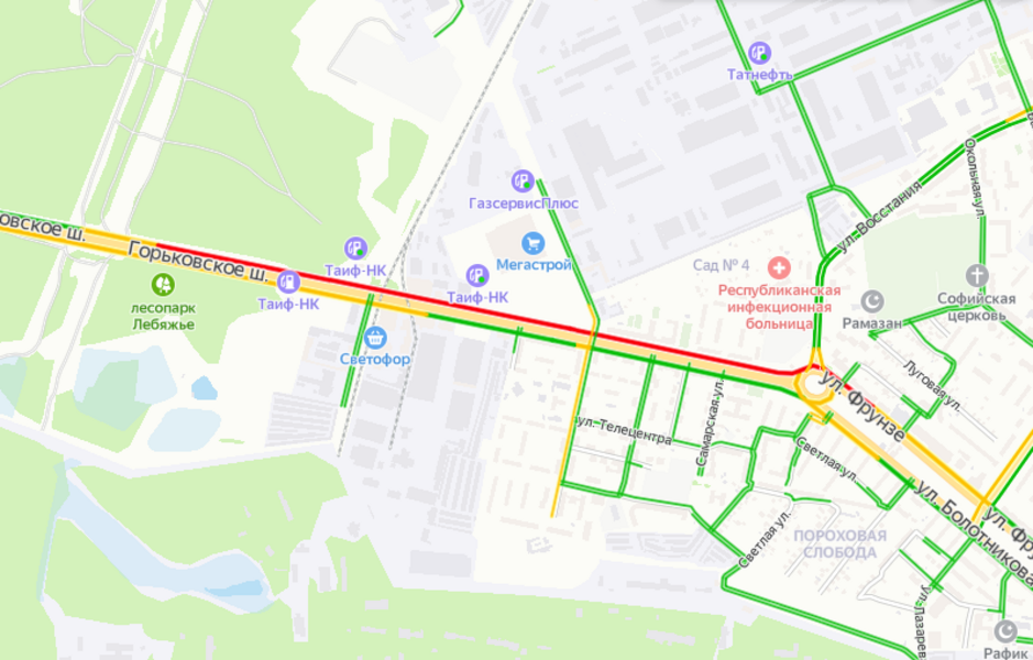 На выезде из Казани заблокировано движение из-за ДТП