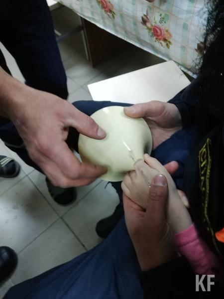 В Казани спасатели помогли 5-летней девочке, чей палец застрял в увлажнителе воздуха