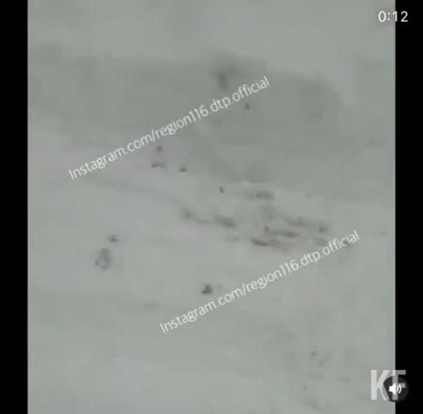 В Казани из-за нечищеных от снега дорог застряла машина скорой помощи