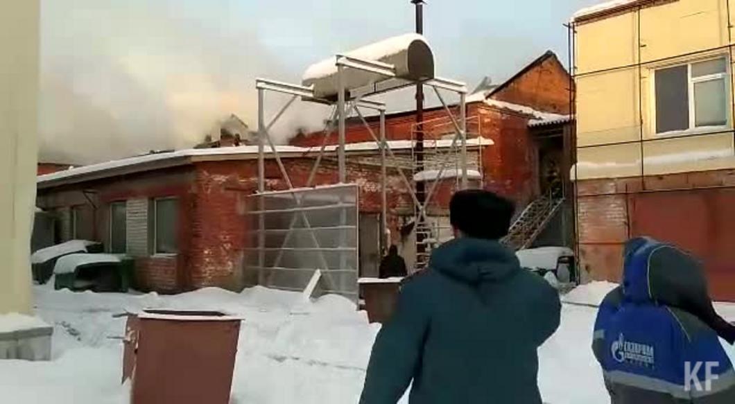 В Казани на Магистральной произошел пожар на складе