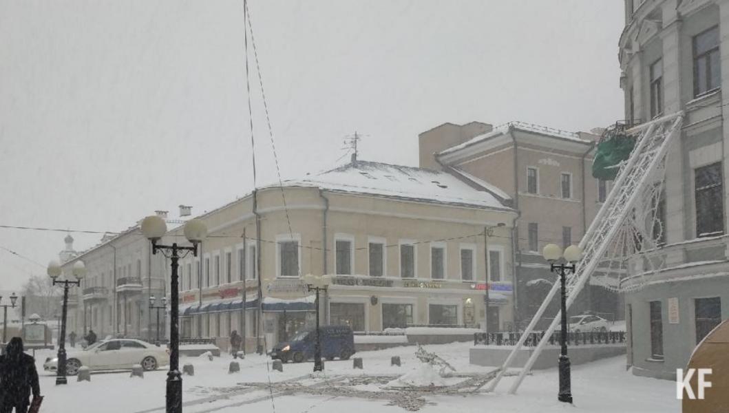 Последствия снегопада в Казани 14 января: 10-балльные пробки, ДТП и дорогие поездки в такси