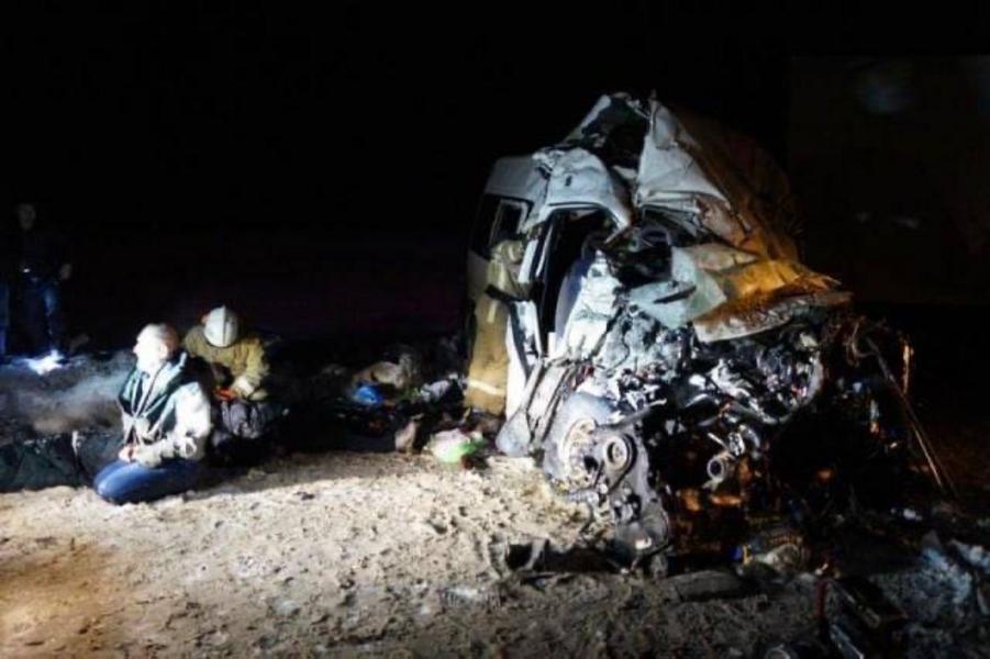 Междугородняя маршрутка столкнулась с грузовиком под Самарой: погибли 10 человек
