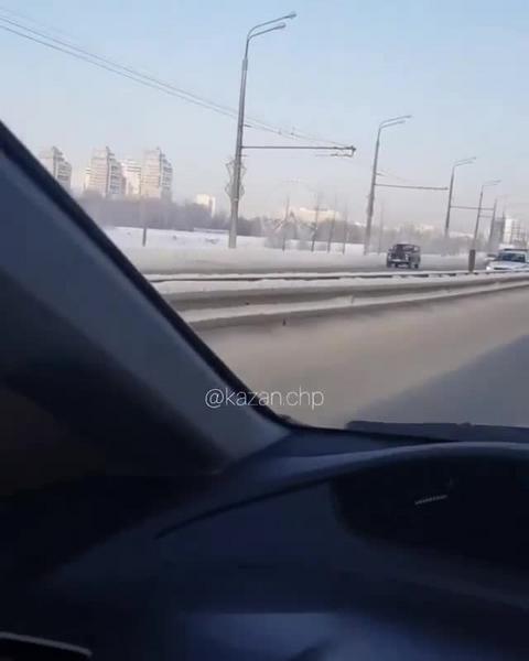 Из-за крупной аварии на Кремлевской дамбе в Казани образовалась пробка