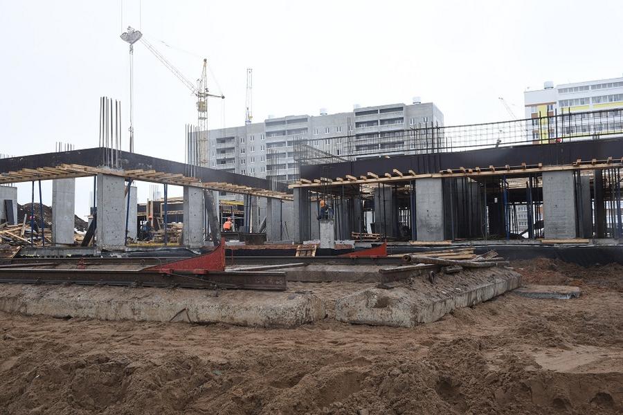 Жилые дома строят на костях школ