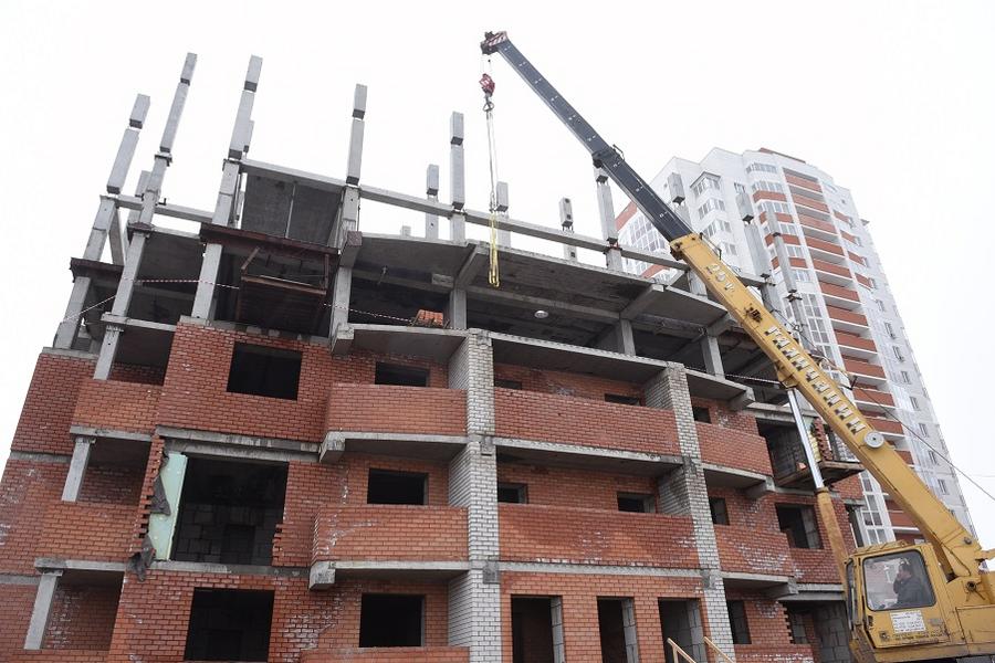 Жилые дома строят на костях школ