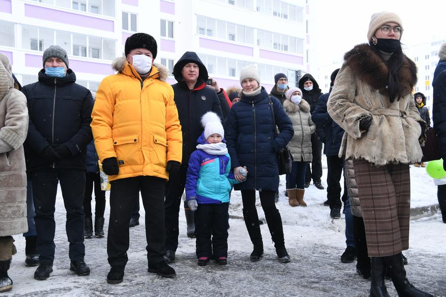 «Вы должны бороться за демографию»: в Челнах заселили дом медиков
