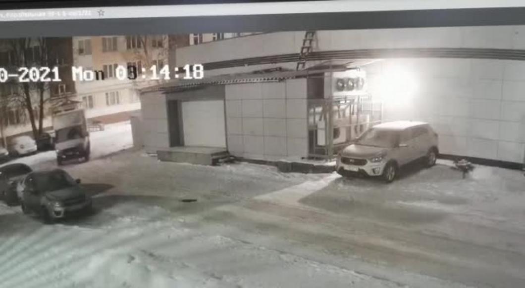 Житель Нижнекамска утром не обнаружил на парковке свою «Газель»