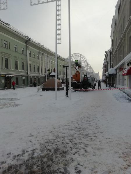 В Казани начали убирать новогодние декорации В Казани начали убирать новогодние декорации