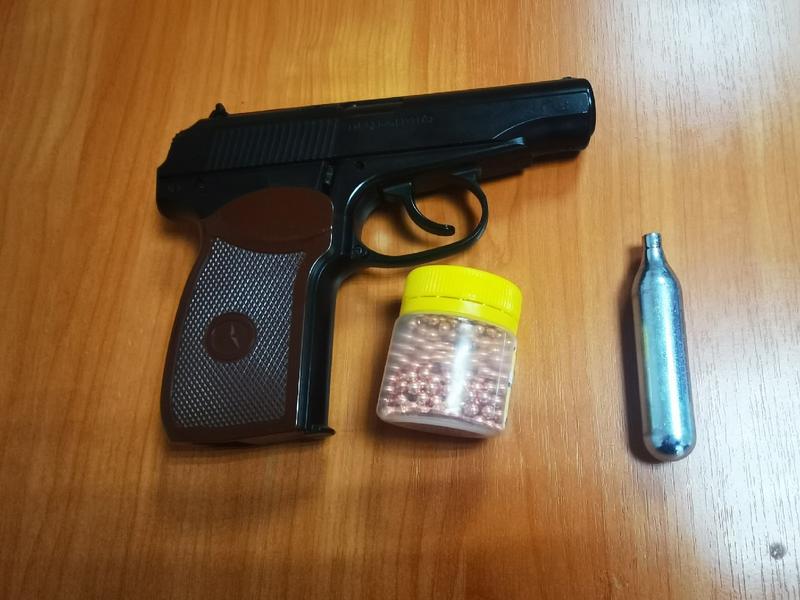 В Нижнекамске сосед сделал замечание шумной компании, к нему пришли парни с разборками