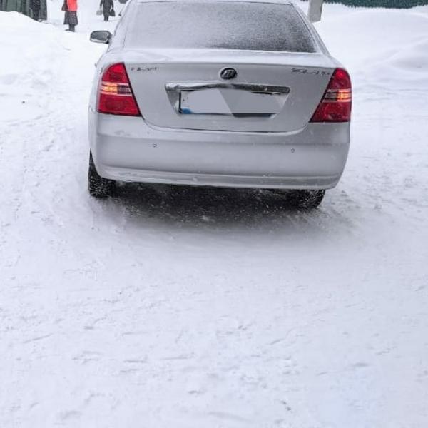 В одном из дворов Нижнекамска легковушка задним ходом сбила пенсионерку