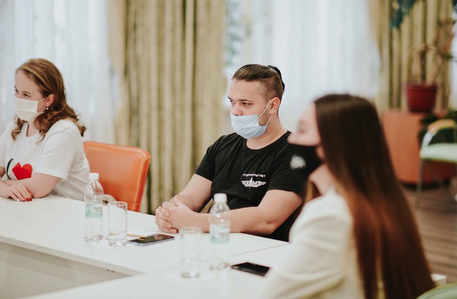 «В Татарстане достаточно хорошие специалисты. Конечно, есть кадры, которые не совсем понимают, что должны объяснить студентам» «В Татарстане достаточно хорошие специалисты. Конечно, есть кадры, которые не совсем понимают, что должны объяснить студентам»