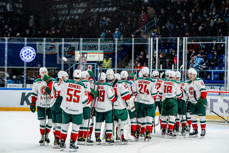 Восемь шайб, драки и первая победа в новом году. «Ак Барс» разобрался с «Сибирью» Восемь шайб, драки и первая победа в новом году. «Ак Барс» разобрался с «Сибирью»